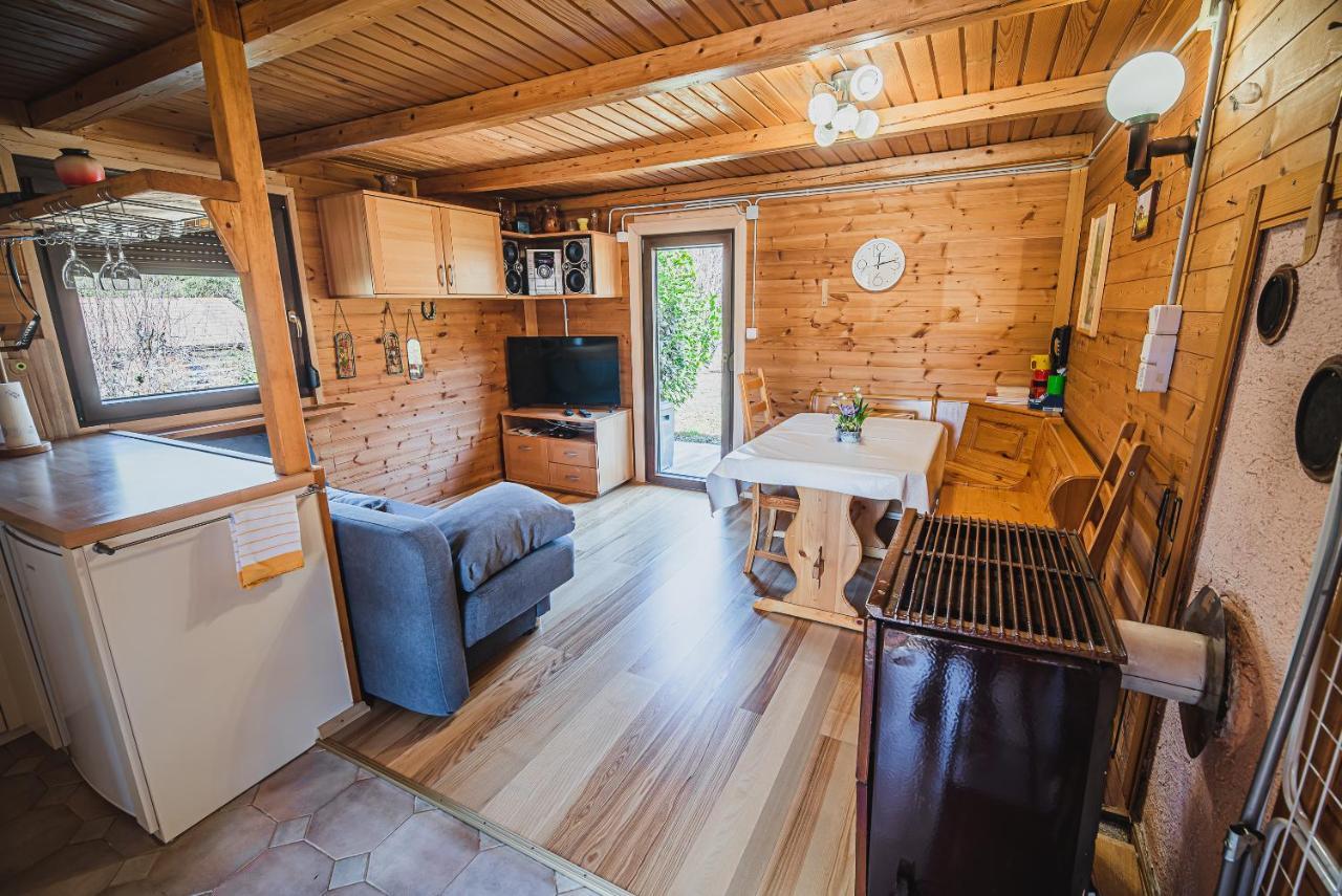 Wooden Cabin Zurej With Hot Tub Bukovje v Babni Gori Eksteriør bilde