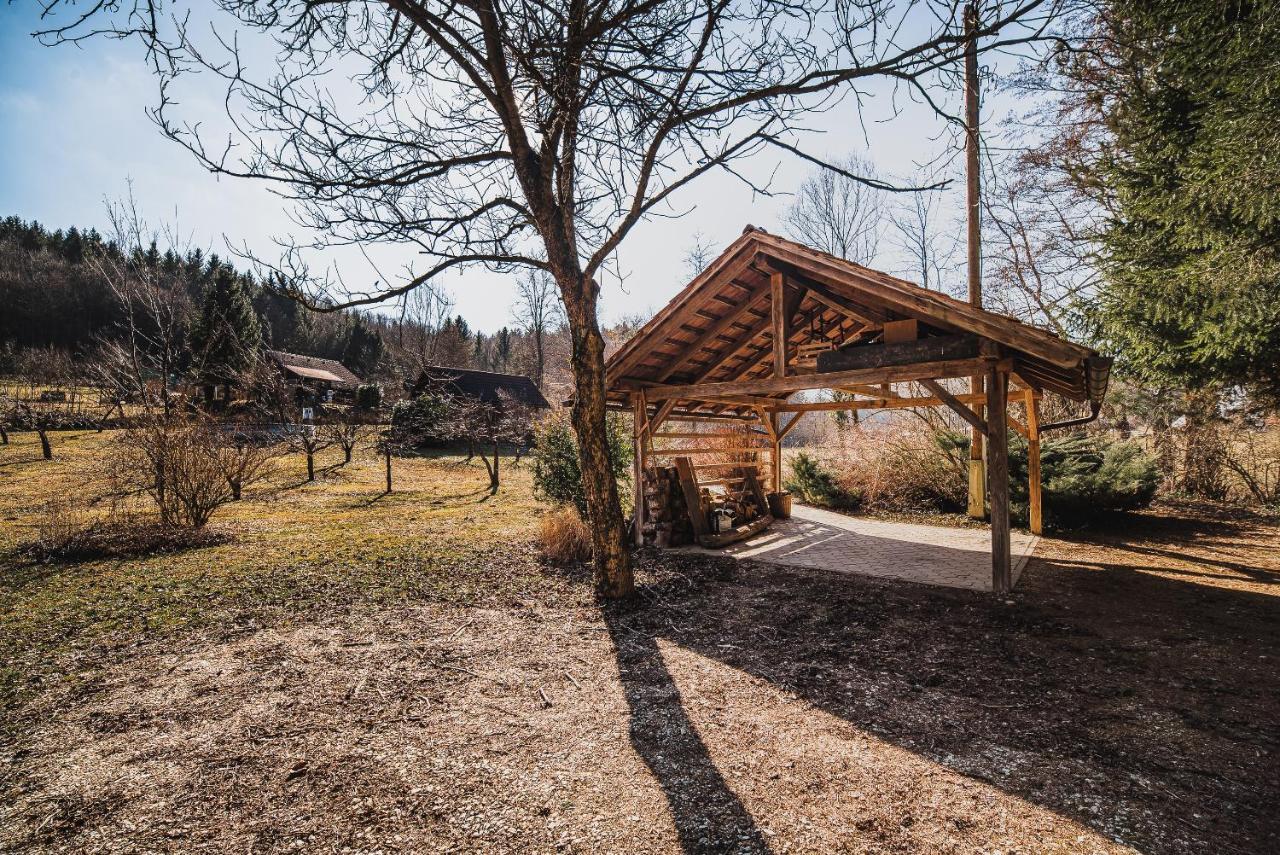 Wooden Cabin Zurej With Hot Tub Bukovje v Babni Gori Eksteriør bilde