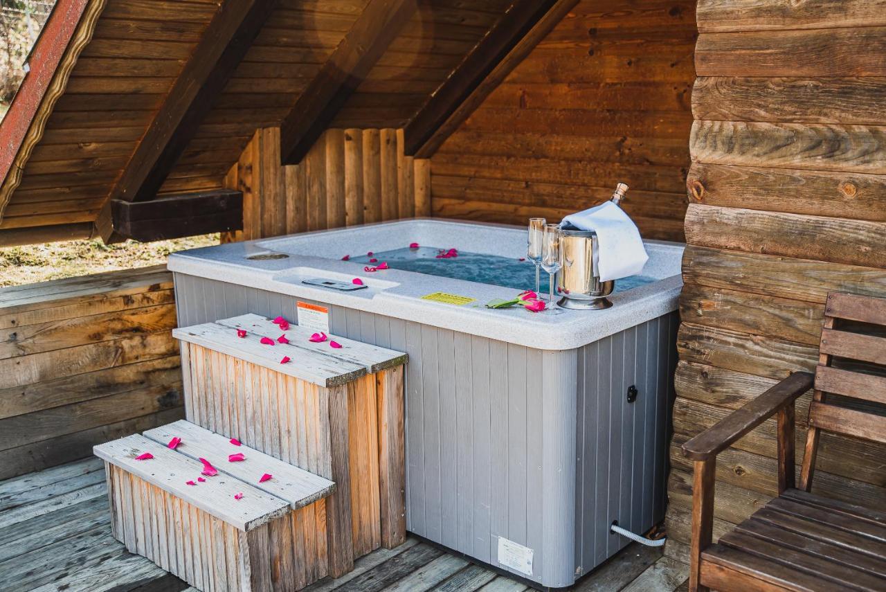 Wooden Cabin Zurej With Hot Tub Bukovje v Babni Gori Eksteriør bilde