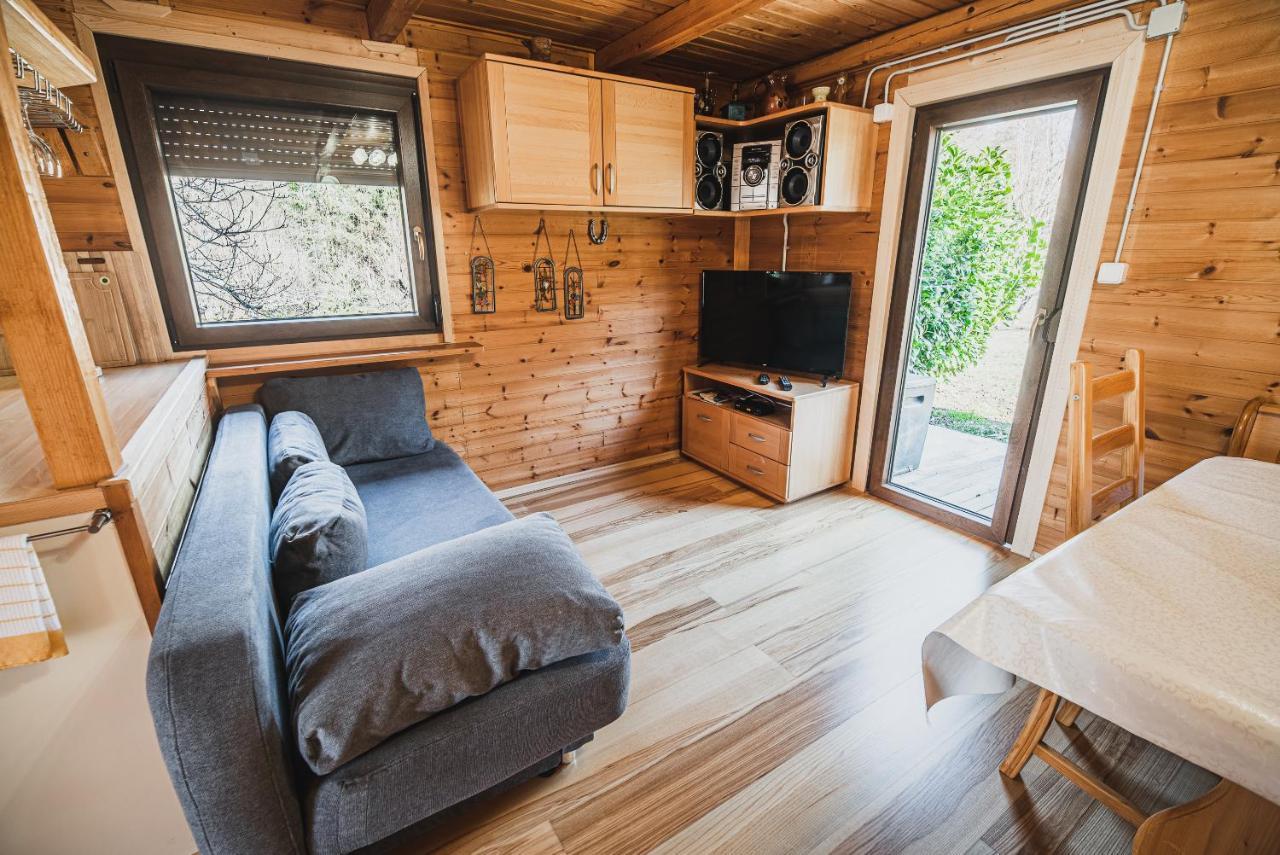Wooden Cabin Zurej With Hot Tub Bukovje v Babni Gori Eksteriør bilde