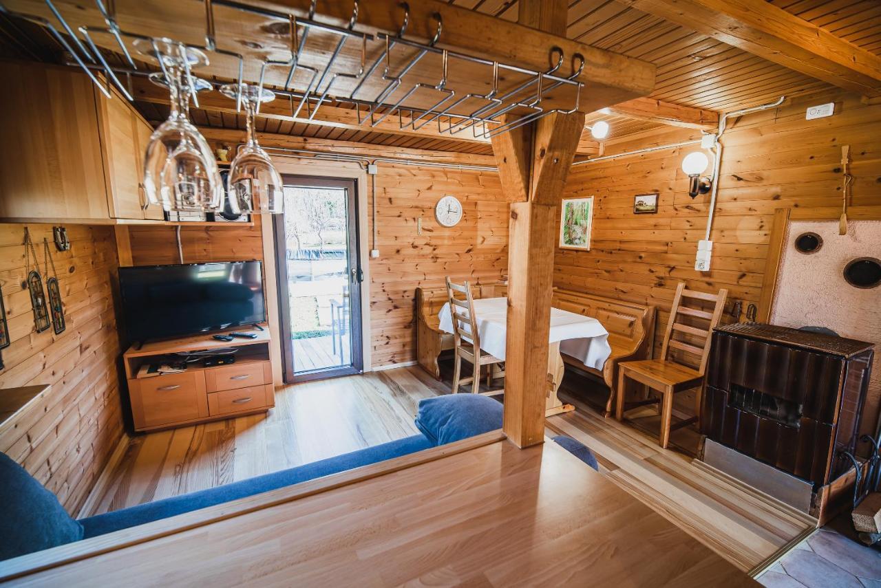 Wooden Cabin Zurej With Hot Tub Bukovje v Babni Gori Eksteriør bilde