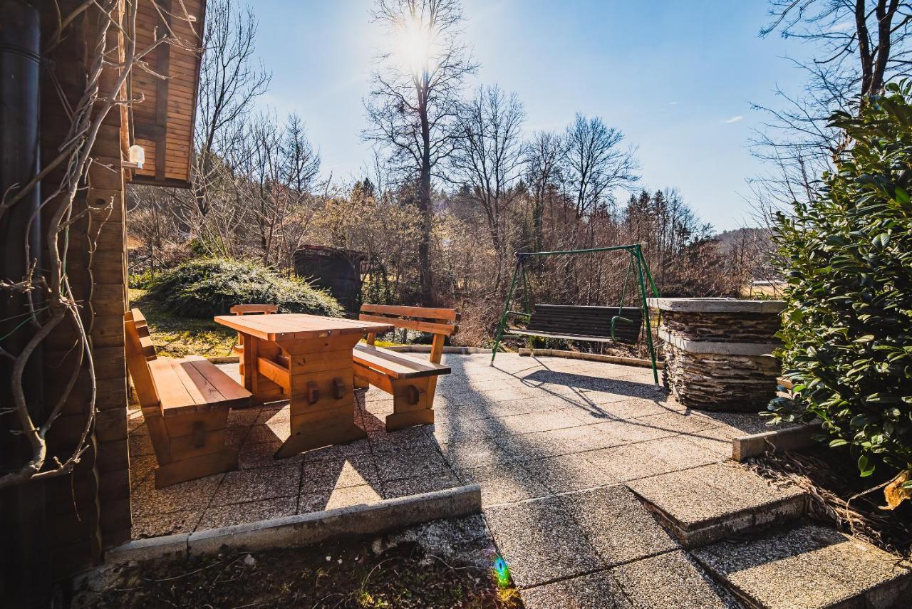Wooden Cabin Zurej With Hot Tub Bukovje v Babni Gori Eksteriør bilde